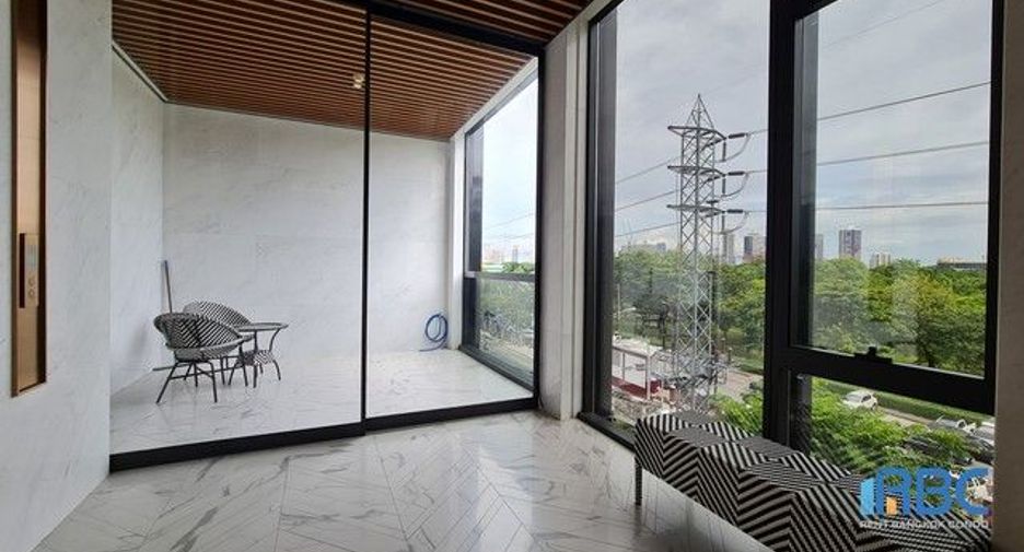 For rent 3 bedrooms condo in Pathum Wan, Bangkok