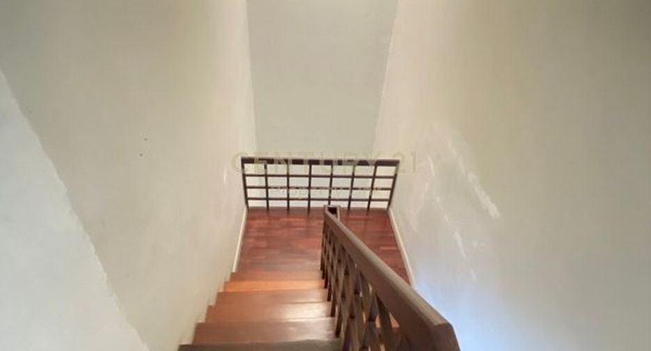 For rent 2 bedrooms townhouse in Watthana, Bangkok