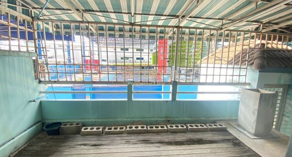 For rent 2 bedrooms townhouse in Watthana, Bangkok