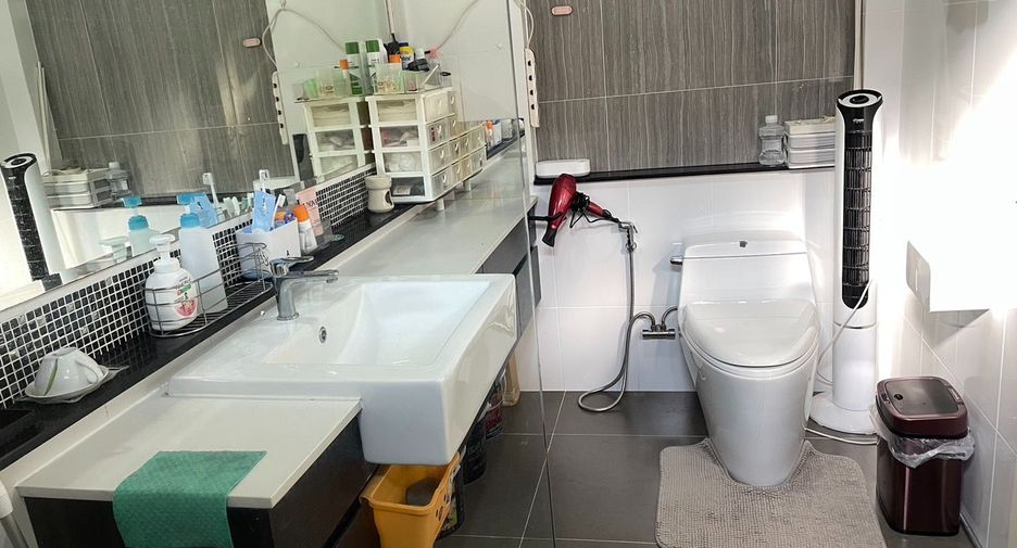 À vendre 4 chambres maison à Bang Phli, Samut Prakan