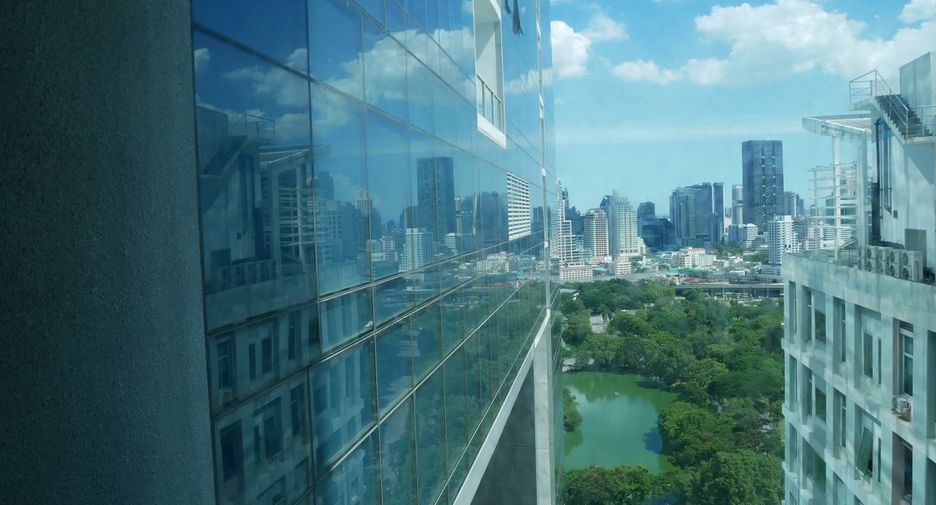 For rent 2 bedrooms condo in Pathum Wan, Bangkok
