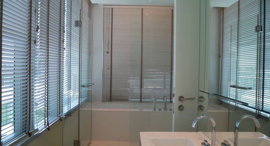 For rent 2 bedrooms condo in Pathum Wan, Bangkok