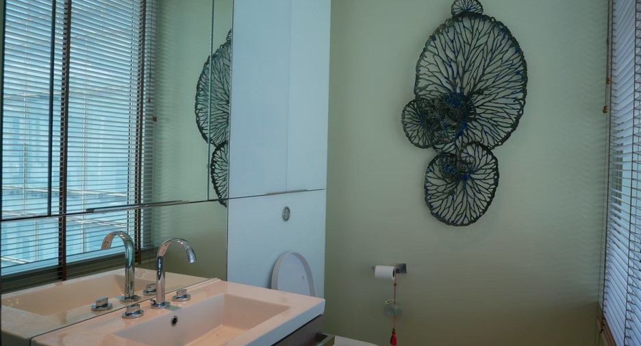 For rent 2 bedrooms condo in Pathum Wan, Bangkok