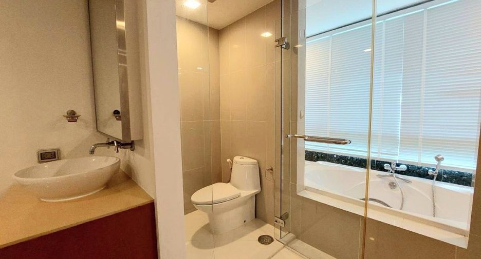 For sale 4 bedrooms condo in Khlong Toei, Bangkok