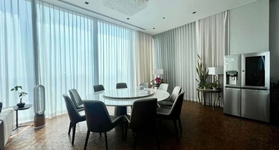 Condo en alquiler de 3 habitaciones en Sathon, Bangkok