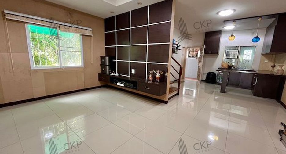 For sale 3 ベッドルーム townhouse in Nong Chok, Bangkok