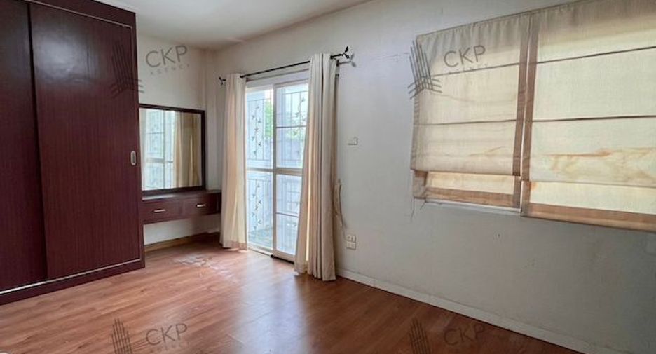 For sale 3 ベッドルーム townhouse in Nong Chok, Bangkok