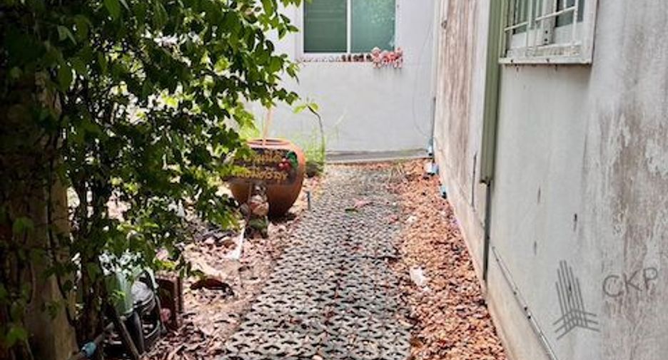 For sale 3 ベッドルーム townhouse in Nong Chok, Bangkok