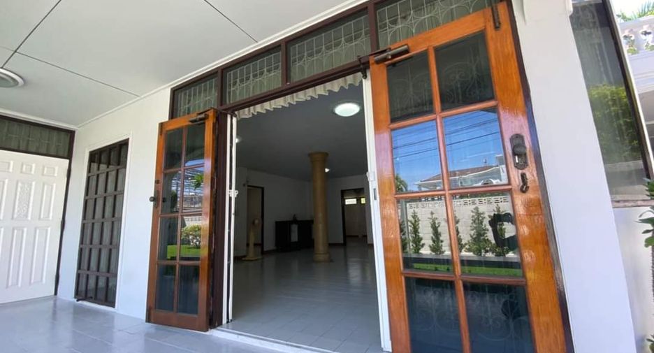 For rent 4 ベッドルーム house in Bang Na, Bangkok