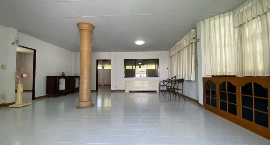 For rent 4 ベッドルーム house in Bang Na, Bangkok
