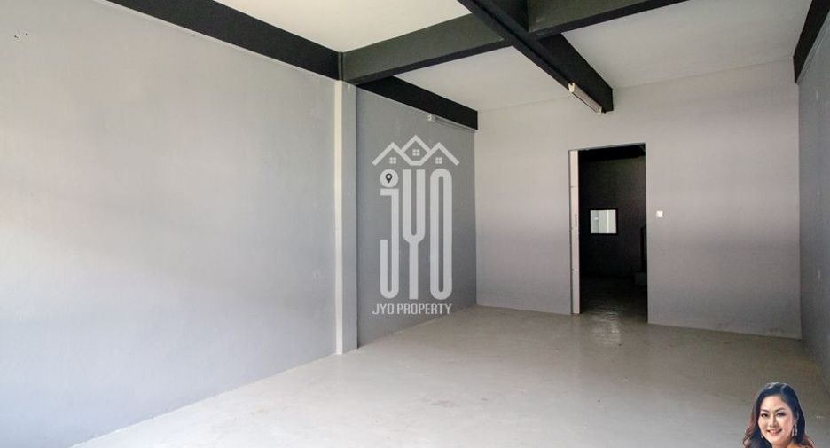 For rent 6 bed retail Space in Phra Khanong, Bangkok