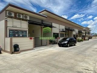 Casa adosada en venta de 2 habitaciones en Krathum Baen, Samut Sakhon