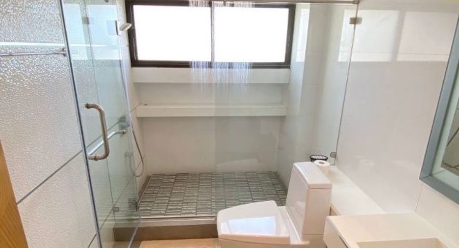 For sale 3 bedrooms condo in Sathon, Bangkok