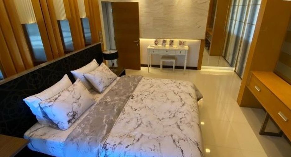 For sale 3 bedrooms condo in Sathon, Bangkok