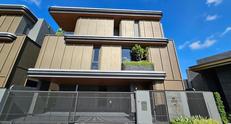 For rent 5 bedrooms house in Wang Thonglang, Bangkok