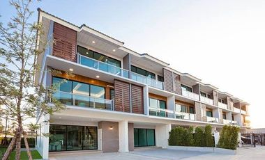 For rent 4 bed townhouse in Bang Kapi, Bangkok