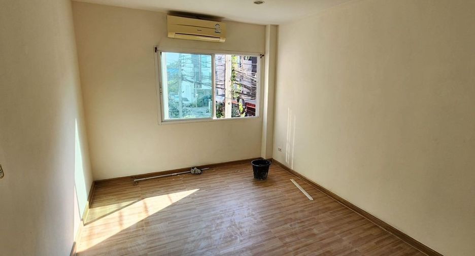 For rent そして for sale 3 Beds townhouse in Pak Kret, Nonthaburi