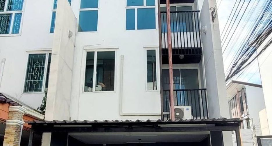 For rent and for sale 3 bed townhouse in Pak Kret, Nonthaburi