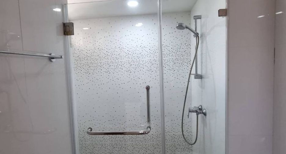 Condo en alquiler de 3 habitaciones en Khlong Toei, Bangkok