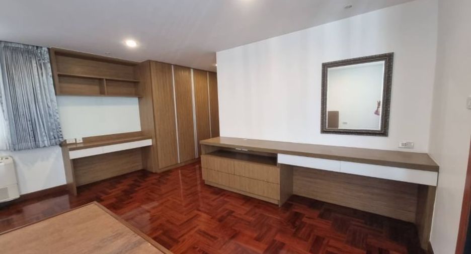 Condo en alquiler de 3 habitaciones en Khlong Toei, Bangkok