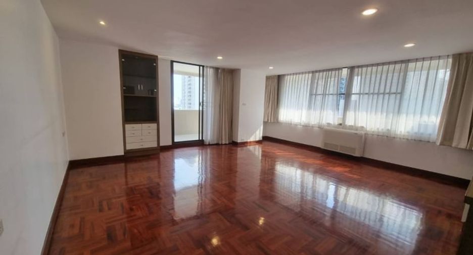 Condo en alquiler de 3 habitaciones en Khlong Toei, Bangkok