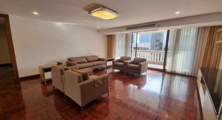 Condo en alquiler de 3 habitaciones en Khlong Toei, Bangkok