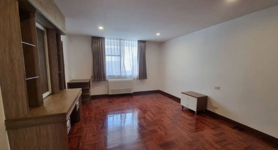 Condo en alquiler de 3 habitaciones en Khlong Toei, Bangkok