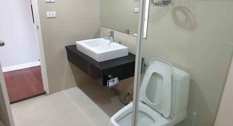 For rent and for sale 2 bedrooms condo in Huai Khwang, Bangkok
