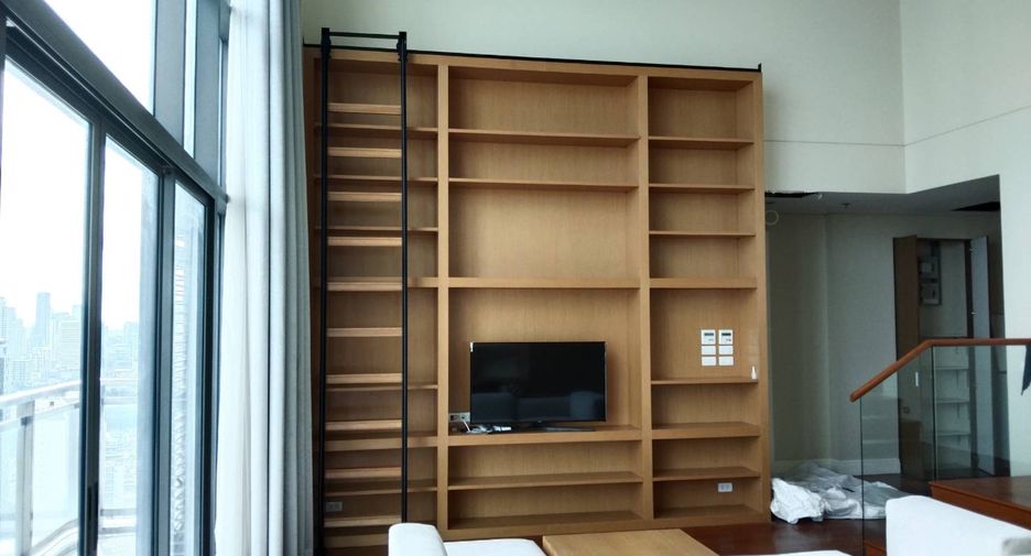 For rent 3 bedrooms condo in Khlong Toei, Bangkok