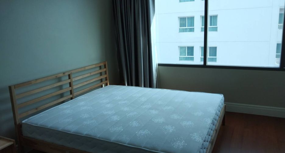 For rent 3 bedrooms condo in Khlong Toei, Bangkok