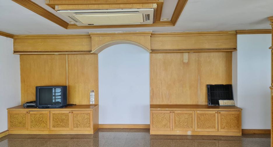 For sale 4 bedrooms condo in Klaeng, Rayong