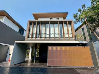 For sale 4 Beds house in Huai Khwang, Bangkok