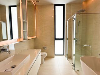 For sale 4 Beds house in Huai Khwang, Bangkok