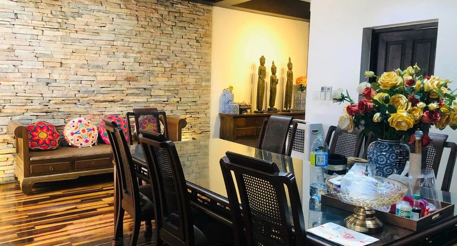 Reihenhaus zur Miete mit 4 Zimmer in Yan Nawa, Bangkok
