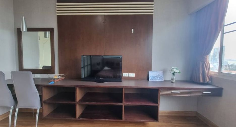 For sale 1 bed condo in Si Racha, Chonburi
