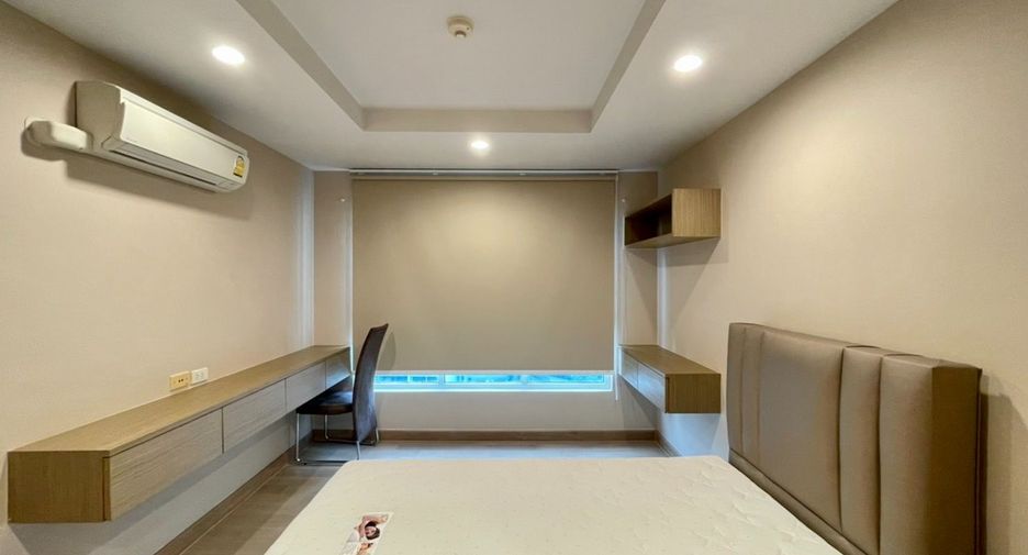 For sale 4 bedrooms condo in Watthana, Bangkok