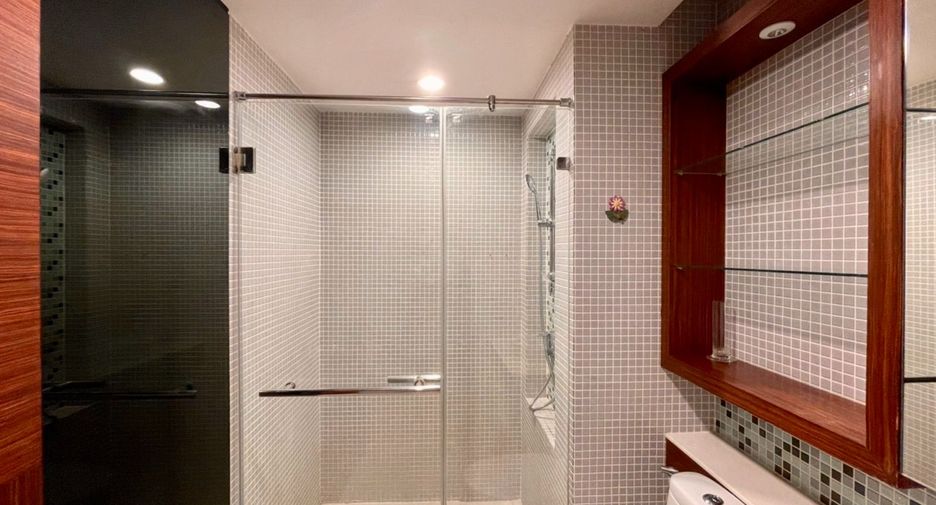 For sale 4 bedrooms condo in Watthana, Bangkok