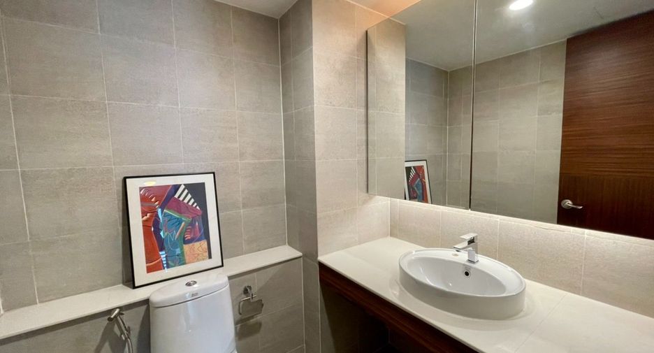 For sale 4 bedrooms condo in Watthana, Bangkok