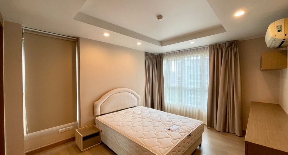 For sale 4 bedrooms condo in Watthana, Bangkok