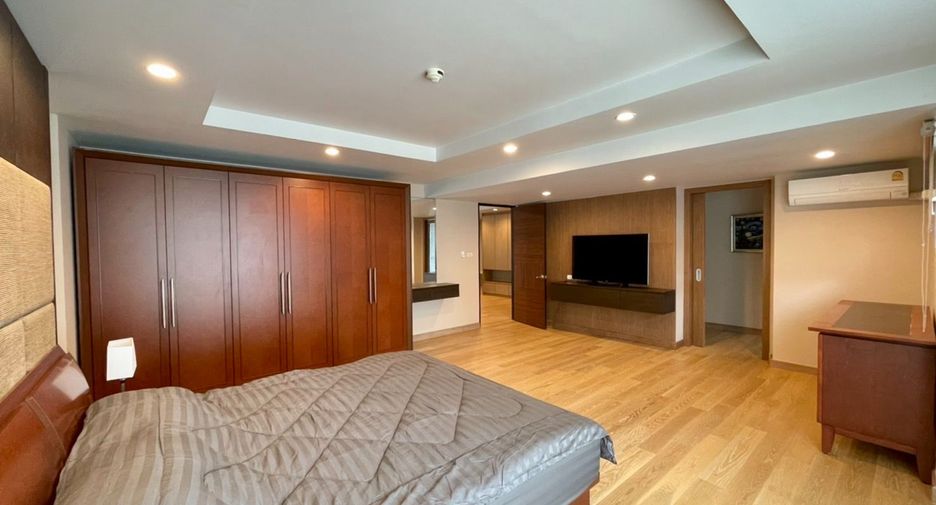 For sale 4 bedrooms condo in Watthana, Bangkok