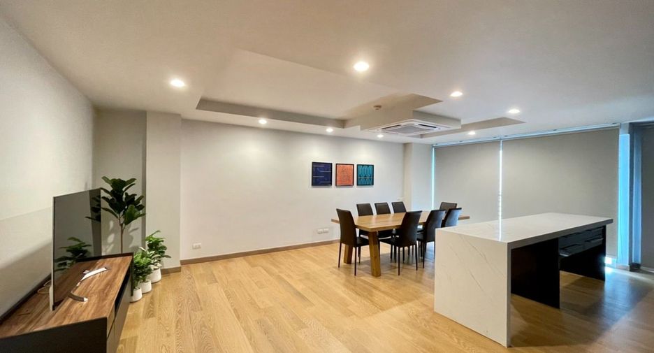 For sale 4 bedrooms condo in Watthana, Bangkok