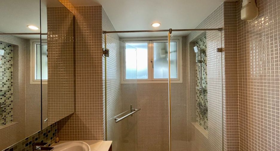 For sale 4 bedrooms condo in Watthana, Bangkok
