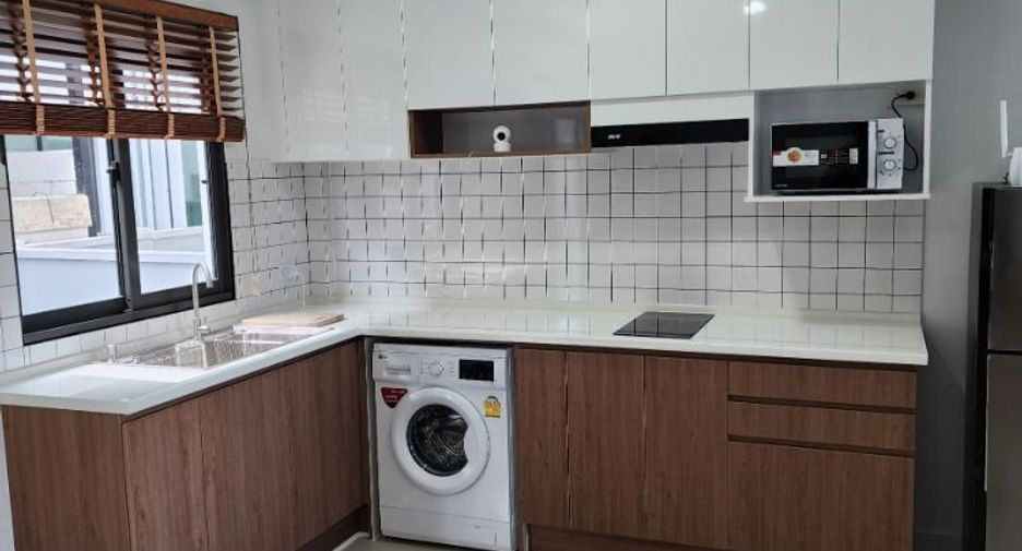 For rent 3 bedrooms townhouse in Bang Phli, Samut Prakan