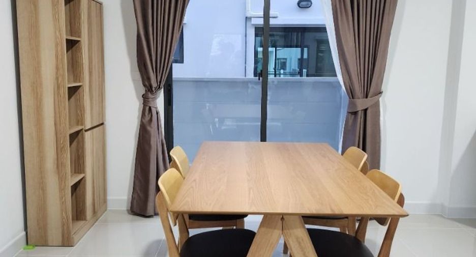 For rent 3 bedrooms townhouse in Bang Phli, Samut Prakan