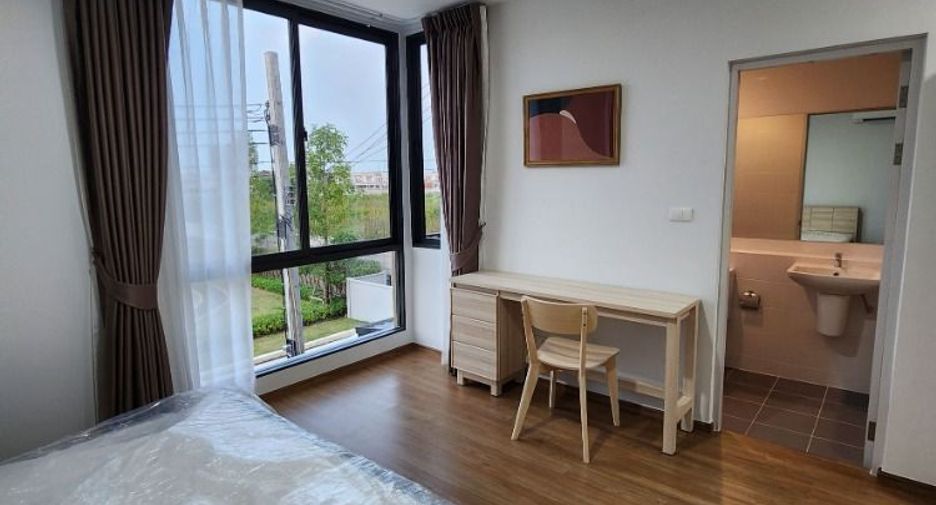 For rent 3 bedrooms townhouse in Bang Phli, Samut Prakan