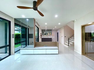 For sale 4 Beds house in Bangkok Noi, Bangkok