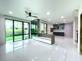 For sale 4 Beds house in Bangkok Noi, Bangkok
