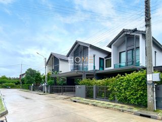 For sale 4 Beds house in Bangkok Noi, Bangkok