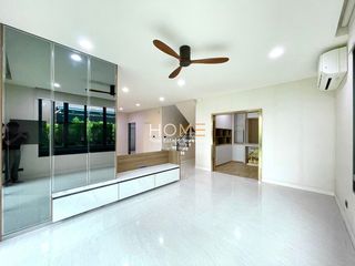 For sale 4 Beds house in Bangkok Noi, Bangkok