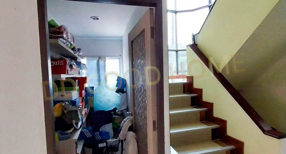 For sale 3 bedrooms house in Phasi Charoen, Bangkok